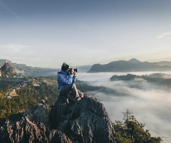 7 Must-Have Accessories Every Travel Photographer Should Pack in 2025